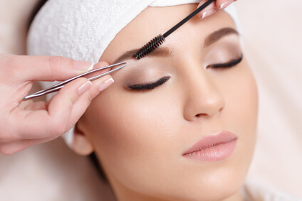 Augenbrauen und Wimpern färben bei BeautyPlace in St. Gallen